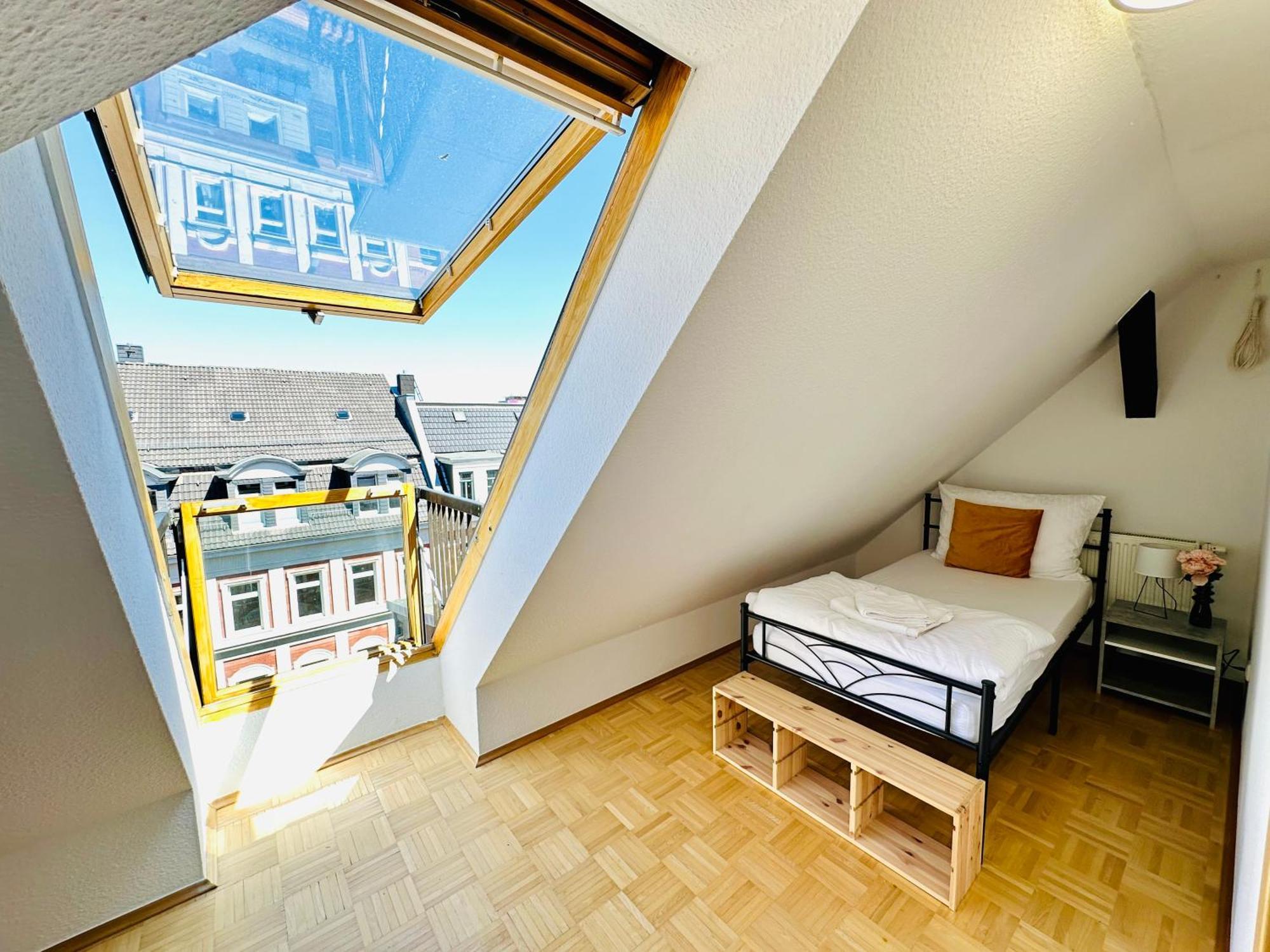 Massive Karli Loft - Over 130 Meters Floor Space - Home Theater Room - 4 Private Sleeping Areas - Best Location In Leipzig Exterior photo